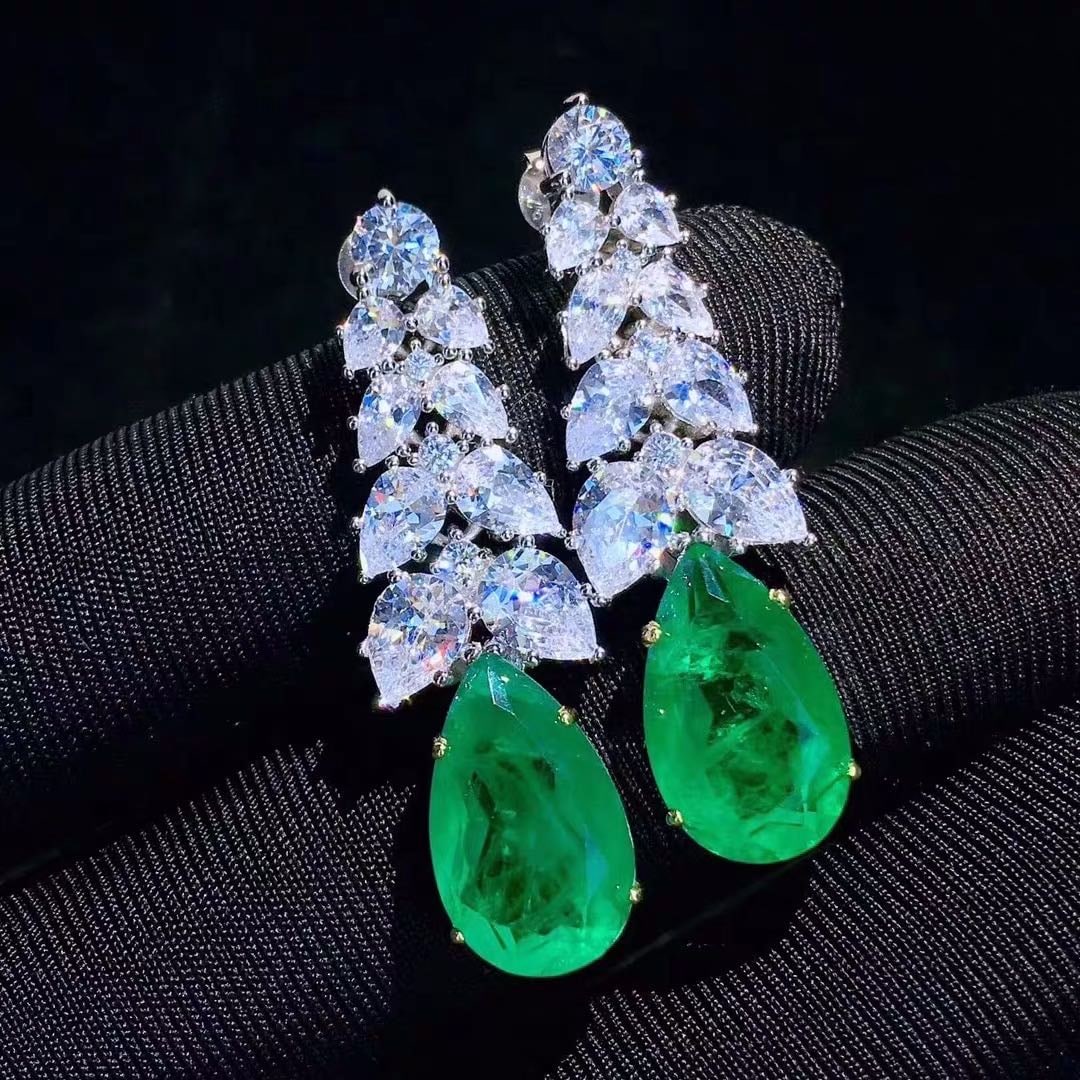 925 Silver Emerald Earrings: 925 Silver Emerald Earrings ****** Metal: 925 Silver / Total Item Weight: 18 grams / Main Stone: Emerald / Color: Green / Main Stone Size: 10*15mm/ Size: 20*45mm
