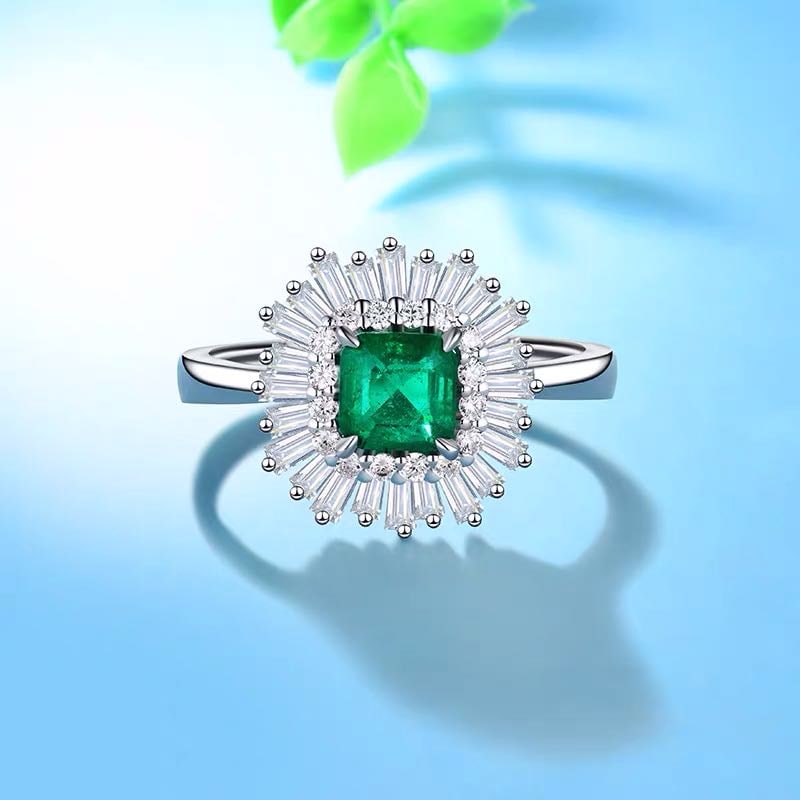 925 Silver Emerald Ring: 925 Silver Emerald Ring ****** Metal: 925 Silver / Main Stone: Emerald / Color: Green / Size: 15*15mm