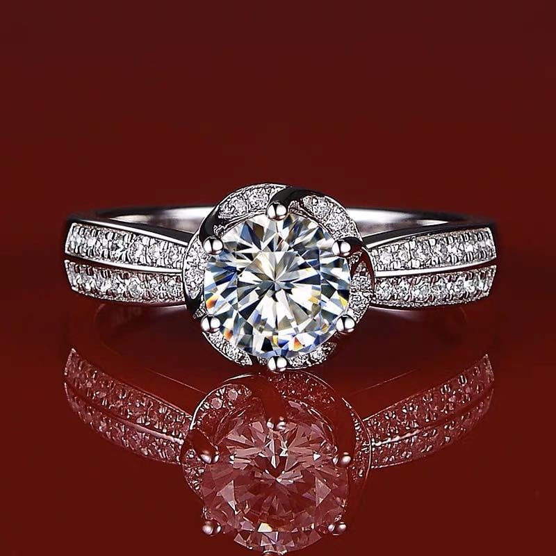 925 Silver 1ct Gem Ring: 925 Silver 1ct Gem Ring ****** Metal: 925 Silver / Main Stone: Moissanite / Carat Weight: 1