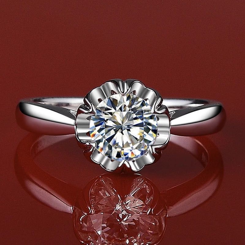 925 Silver 1ct Gem Ring: 925 Silver 1ct Gem Ring ****** Metal: 925 Silver / Main Stone: Moissanite / Carat Weight: 1