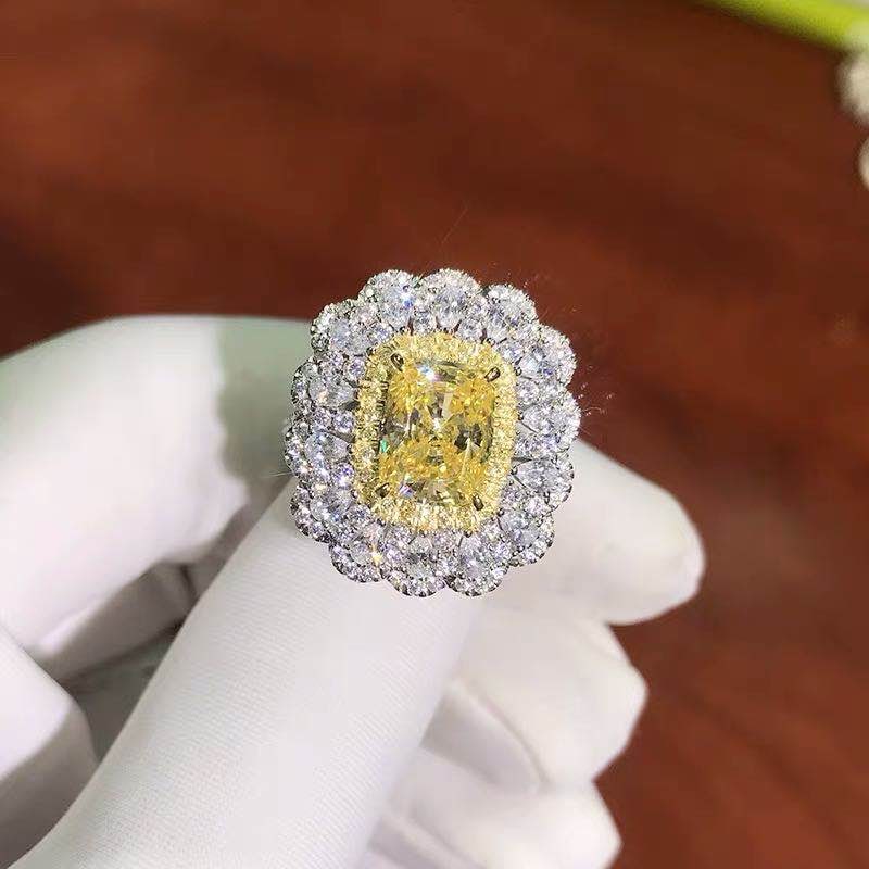 925 Silver Yellow Gem Ring: 925 Silver Yellow Gem Ring ****** Metal: 925 Silver / Main Stone: Yellow Gem / Color: Yellow / Main Stone Size: 7*9mm / Size: 19*21mm