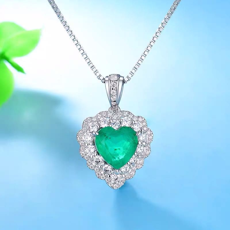 925 Silver 2ct Emerald Necklace: 925 Silver 2ct Emerald Necklace ****** Metal: 925 Silver / Main Stone: Emerald / Color: Green / Carat Weight: 2 / Main Stone Size: 8*8mm / Pendant Size: 14*22mm / Length: 45cm