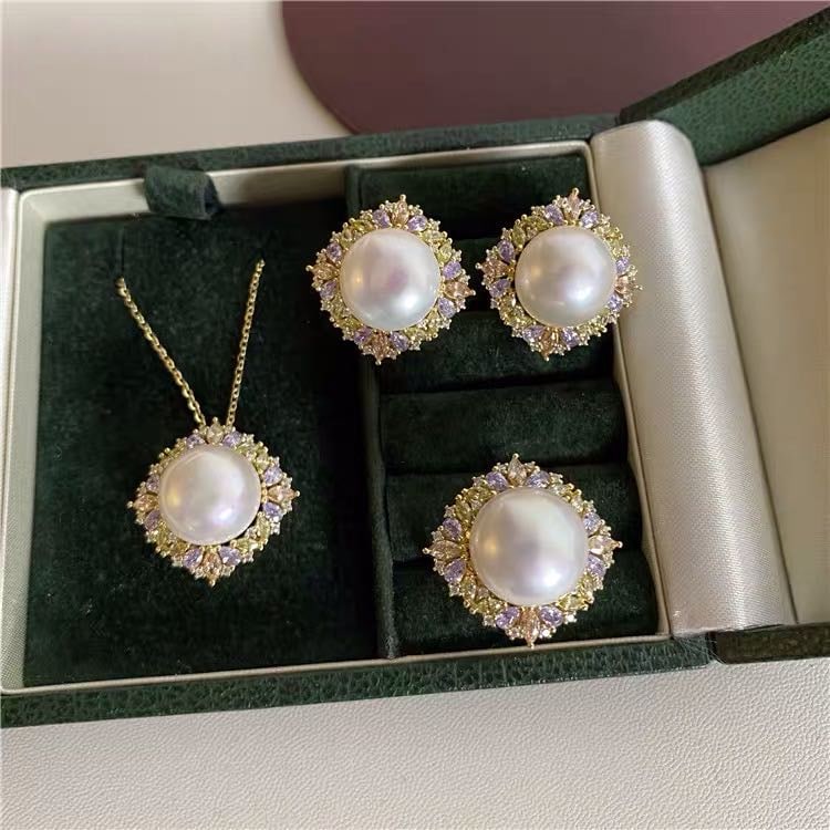 Natural Pearl 925 Silver Pendant Earrings and Ring Three-Piece Set: Natural Pearl 925 Silver Pendant Earrings and Ring Three-Piece Set ****** Metal: Natural Pearl / Color: White / Pearl Diameter 12mm
