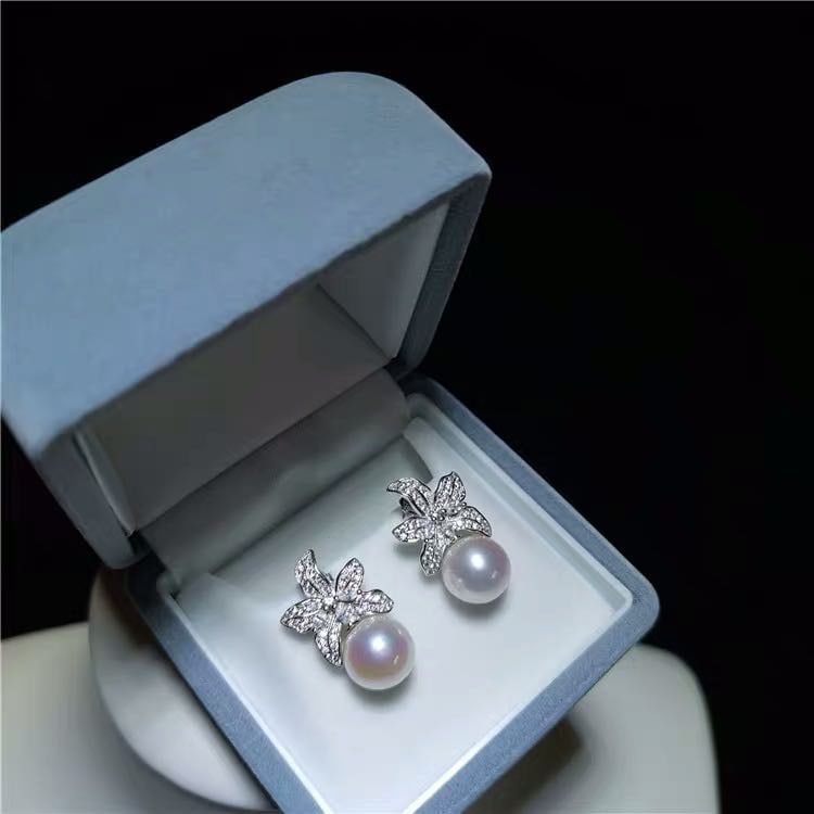 Natural Pearl 925 Silver Earrings: Natural Pearl 925 Silver Earrings ****** Metal: Natural Pearl / Color: White / Pearl Diameter 11mm