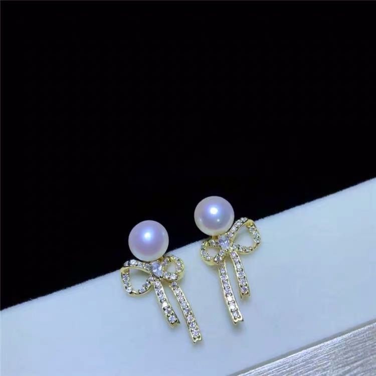 Natural Pearl 925 Silver Earrings: Natural Pearl 925 Silver Earrings ****** Metal: Natural Pearl / Color: White / Pearl Diameter 10mm