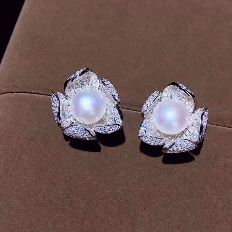 Natural Pearl 925 Silver Earrings: Natural Pearl 925 Silver Earrings ****** Metal: Natural Pearl / Color: White / Pearl Diameter 10mm