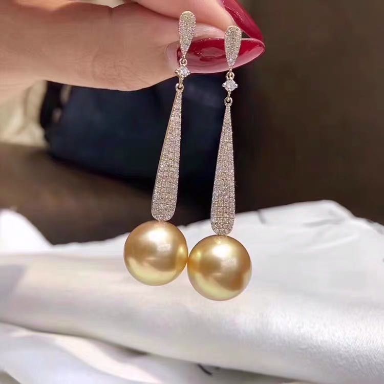 South Sea Golden Pearl 925 Silver Earrings: South Sea Golden Pearl 925 Silver Earrings ****** Metal: South Sea Pearl / Color: Golden / Pearl Diameter 10mm