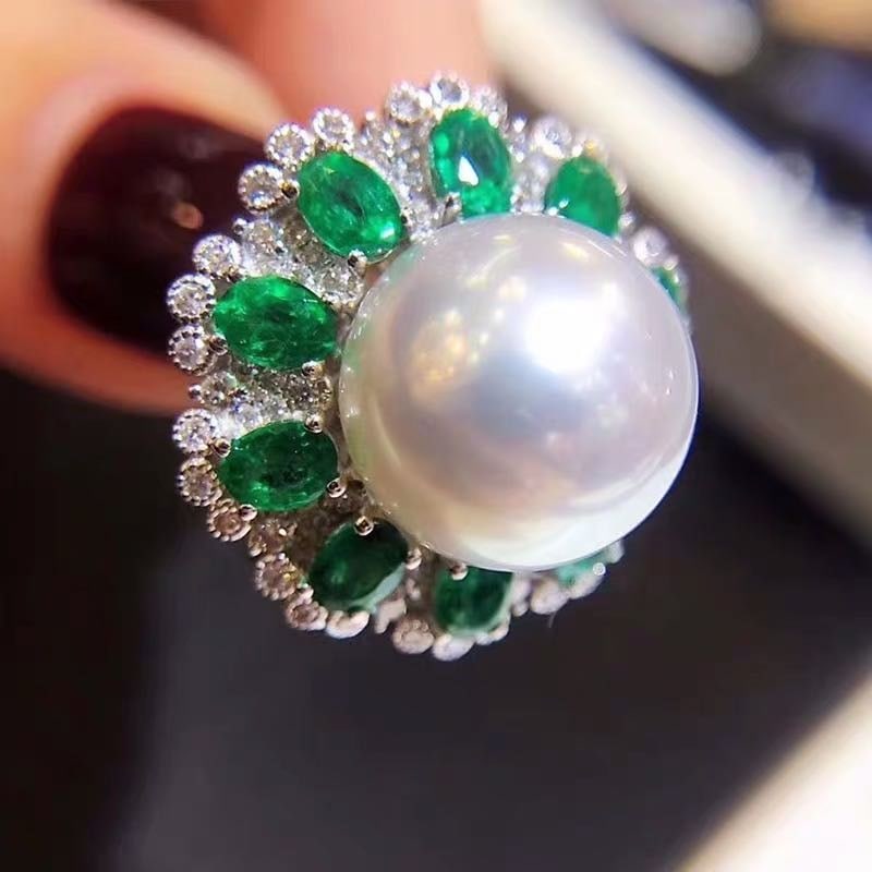 Australian White Pearl Embeded Emerald 925 Silver Ring (1 of 3)