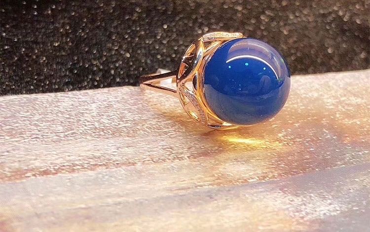 Dominican Blue Amber 925 Silver Ring: Dominican Blue Amber 925 Silver Ring ****** Metal: Dominican Amber / Color: Blue / Blue Amber Diameter 14mm
