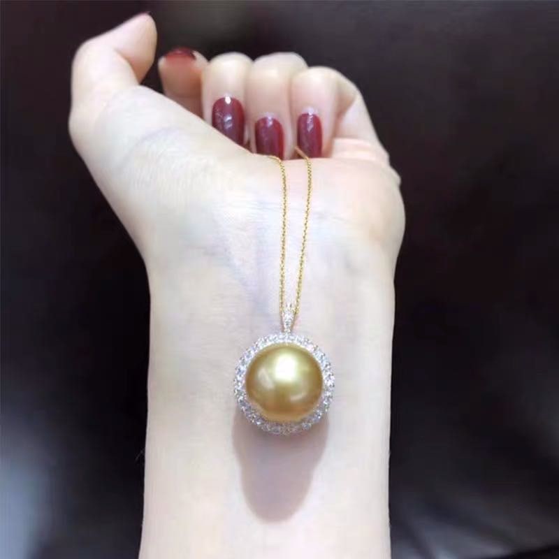South Sea Golden Pearl 925 Silver Pendant: South Sea Golden Pearl 925 Silver Pendant ****** Metal: South Sea Pearl / Color: Golden / Pearl Diameter 14mm