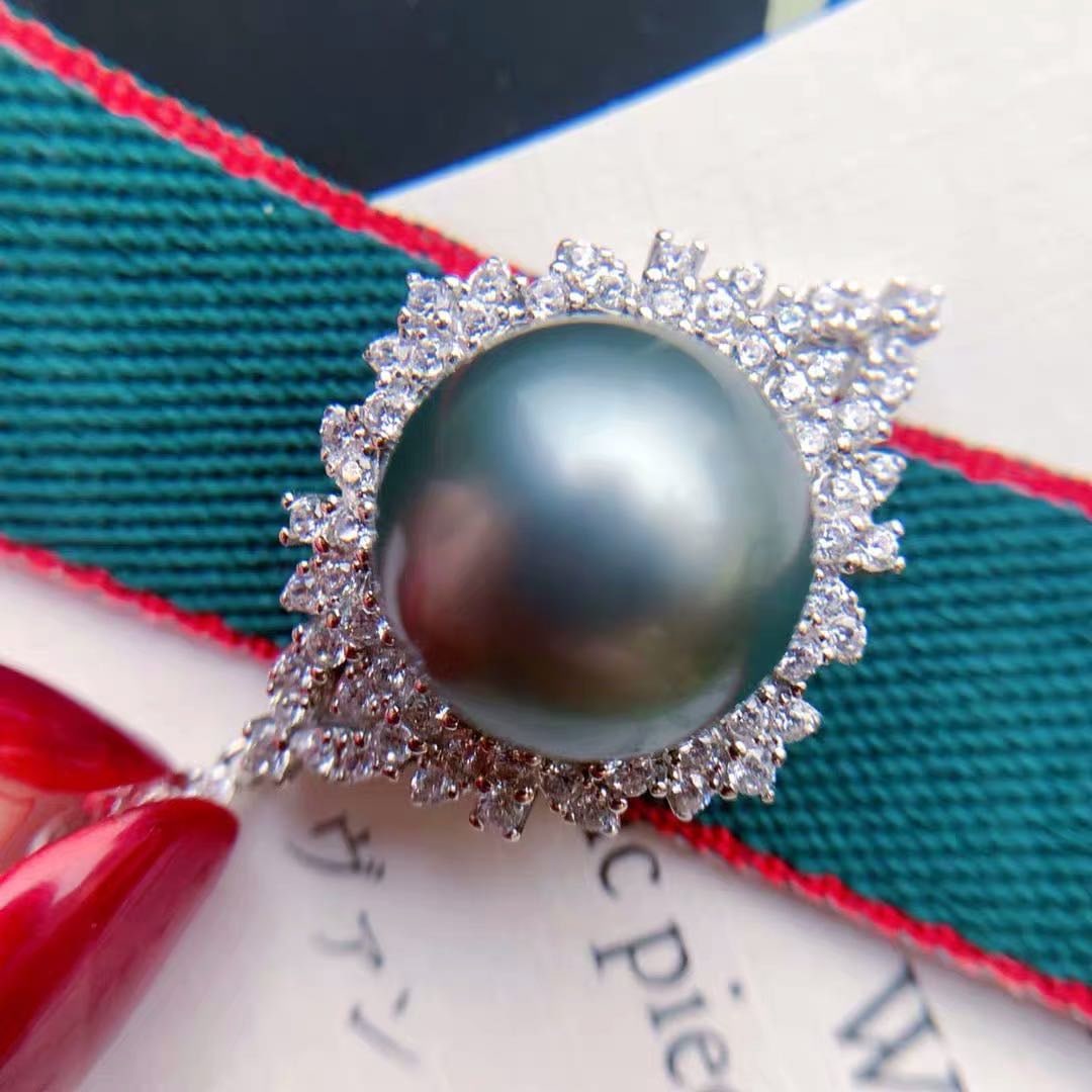 Tahitian Black Pearl 925 Silver Pendant: Tahitian Black Pearl 925 Silver Pendant ****** Metal: Tahitian Pearl / Color: Black / Pearl Diameter 14mm