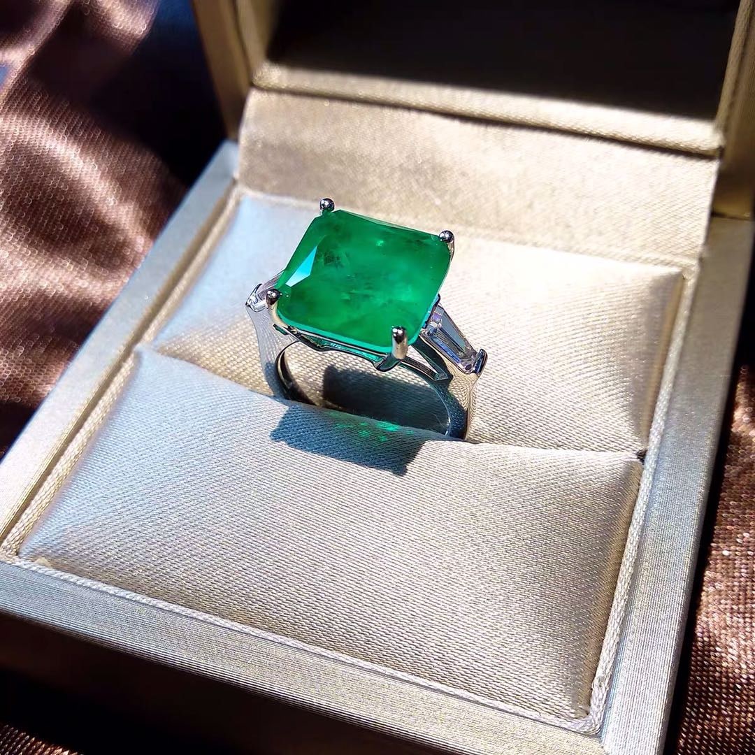925 Silver Emerald Ring (1 of 3)