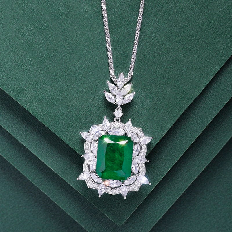 925 Silver Emerald Pendant: 925 Silver Emerald Pendant ****** Metal: 925 Silver / Main Stone: Emerald / Color: Green / Pendant Size: 25*40mm / Length : 45cm