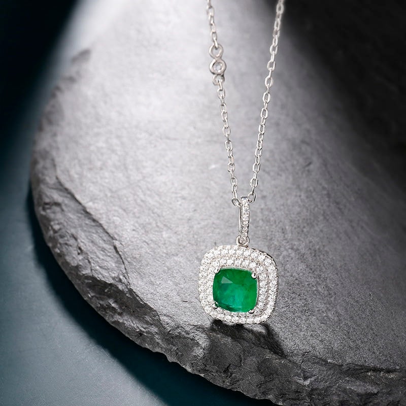 925 Silver Emerald Necklace: 925 Silver Emerald Necklace ****** Metal: 925 Silver / Main Stone: Emerald / Color: Green / Pendant Size: 10*24mm / Length : 45cm