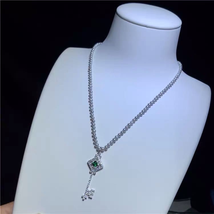 Natural Gray Pearl Necklace 925 Silver Key Pendant: Natural Gray Pearl Necklace 925 Silver Key Pendant ****** Metal: Natural Pearl / Color: Gray / Pearl Diameter 6mm, Necklace Length 45mm