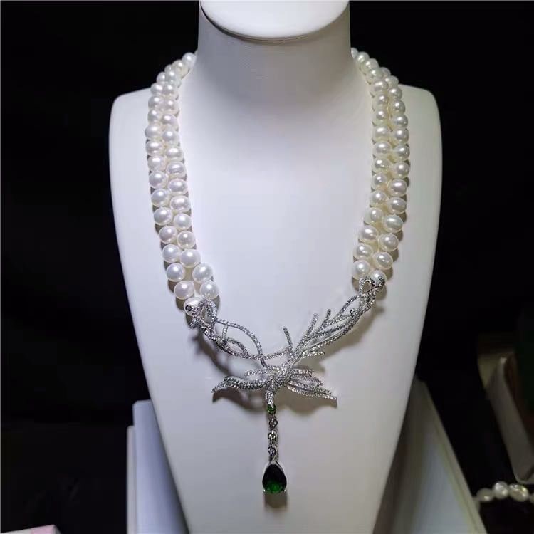 Natural Pearl Necklace Embeded Emerald 925 Silver Pendant: Natural Pearl Necklace Embeded Emerald 925 Silver Pendant ****** Metal: Natural Pearl / Color: White / Pearl Diameter 10mm, Necklace Length 45mm