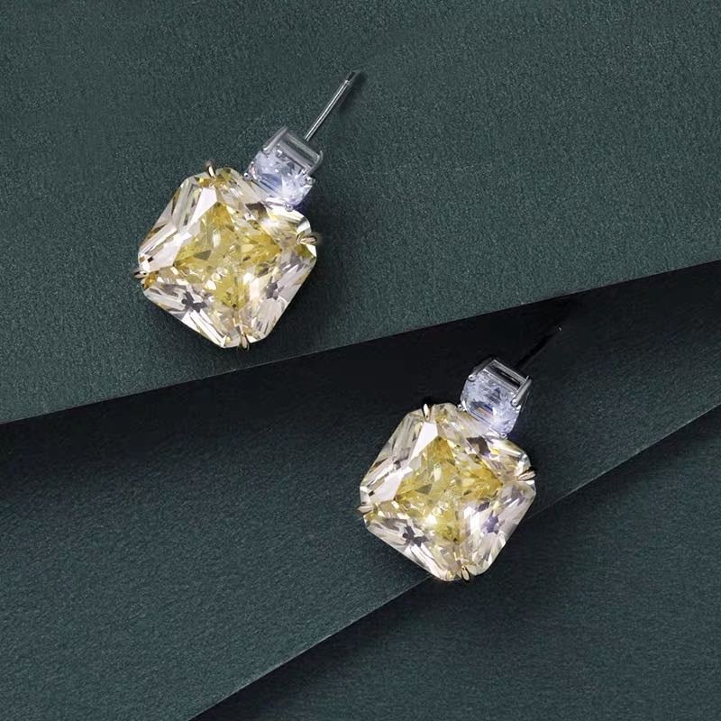 925 Silver Yellow Gem Earrings: 925 Silver Yellow Gem Earrings ****** Metal: 925 Silver / Main Stone: Yellow Gem / Color: Yellow / Earring Size: 15*25mm