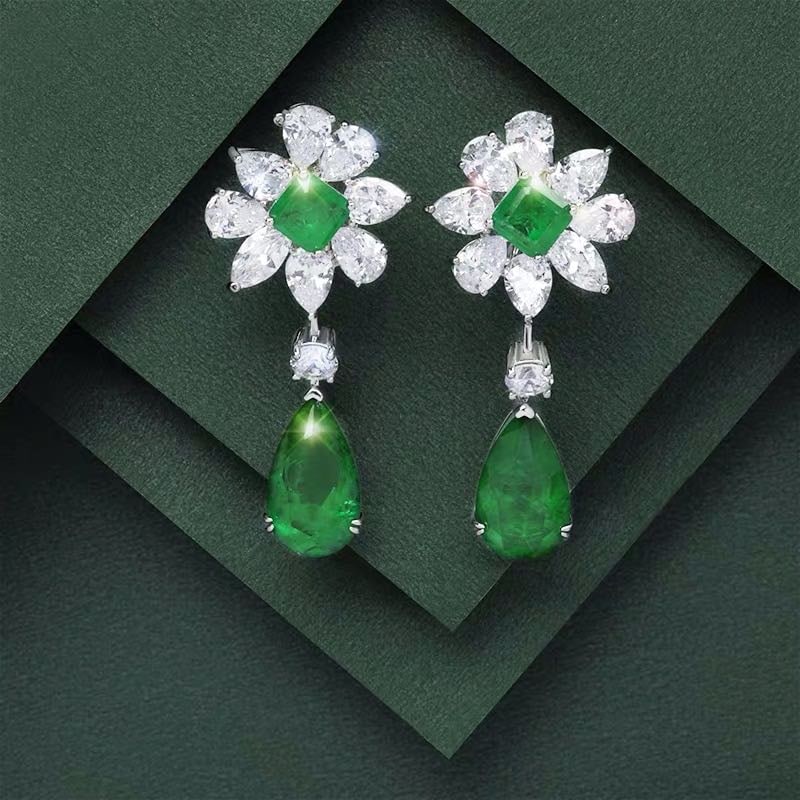 925 Silver Emerald Earrings: 925 Silver Emerald Earrings ****** Metal: 925 Silver / Main Stone: Emerald / Color: Green / Earring Size: 20*48mm
