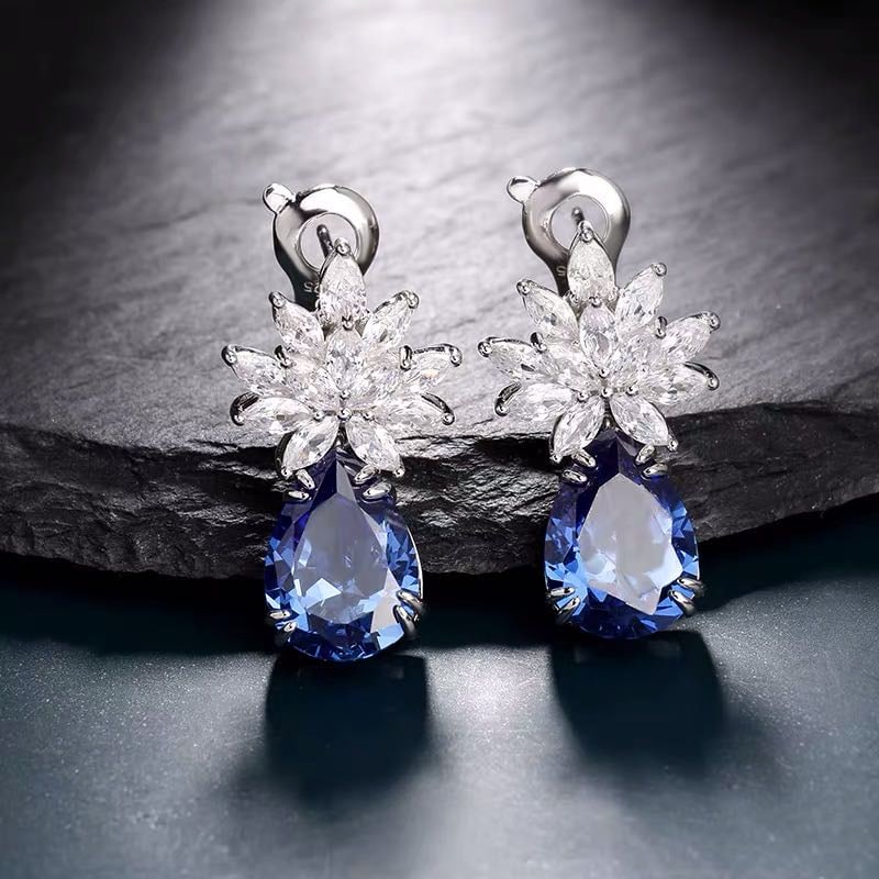925 Silver Tanzanite Earrings: 925 Silver Tanzanite Earrings ****** Metal: 925 Silver / Main Stone: Tanzanite / Color: Blue / Earrings Size: 12*28mm