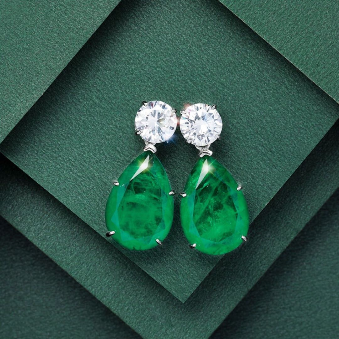 925 Silver Emerald Earrings: 925 Silver Emerald Earrings ****** Metal: 925 Silver / Main Stone: Emerald / Color: Green / Earring Size: 10*28mm