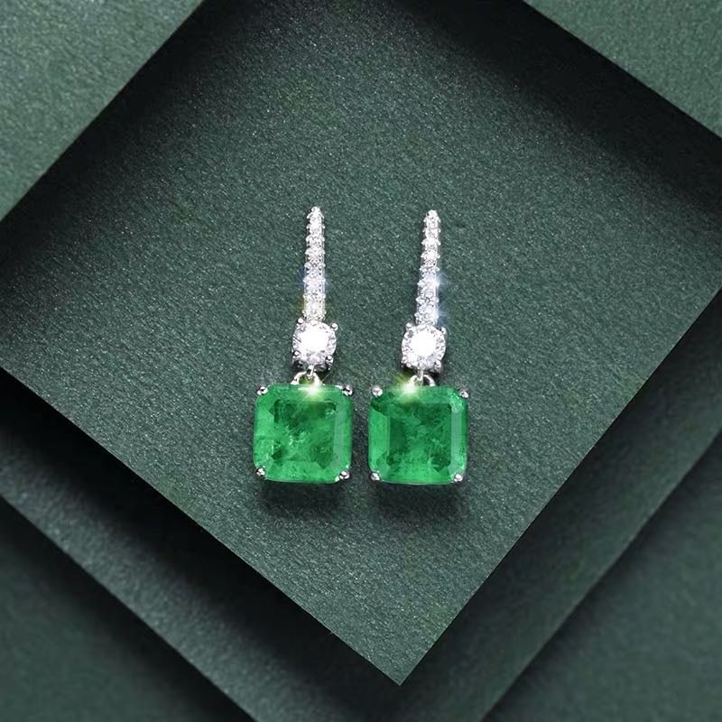 925 Silver Emerald Earrings: 925 Silver Emerald Earrings ****** Metal: 925 Silver / Main Stone: Emerald / Color: Green / Earring Size: 8*21mm