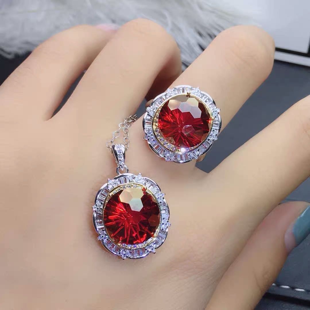 925 Silver Ruby Pendant and Ring Two-Piece Set: 925 Silver Ruby Pendant and Ring Two-Piece Set ****** Metal: 925 Silver / Main Stone: Ruby / Color: Red / Main Stone Size: 12*12mm
