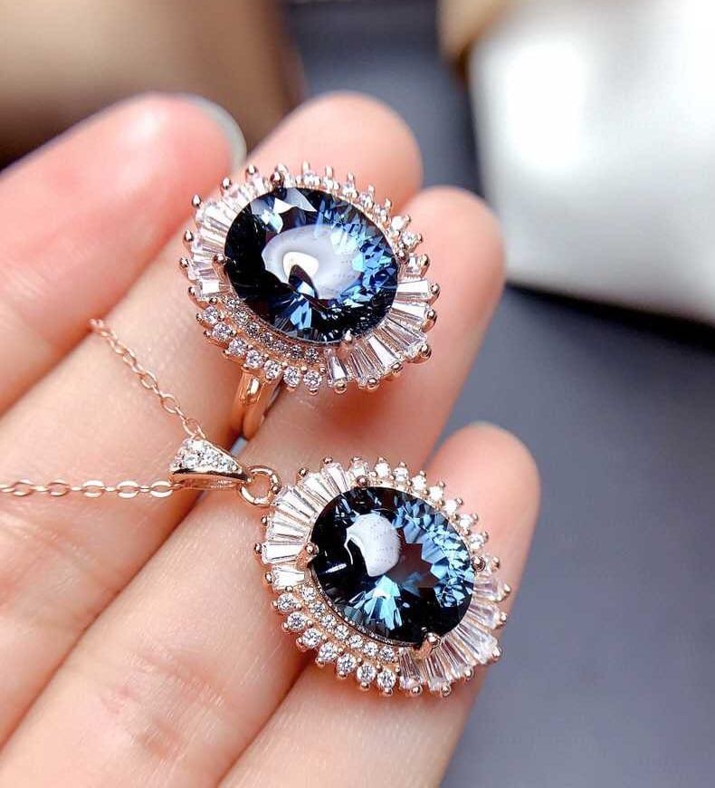 925 Silver London Topaz Pendant And Ring Two-Piece Set: 925 Silver London Topaz Pendant And Ring Two-Piece Set ****** Metal: 925 Silver / Main Stone: London Topaz / Color: Blue / Main Stone Size: 10*12mm