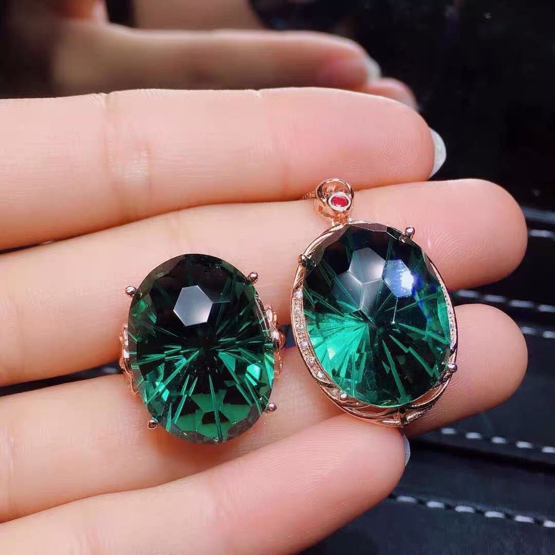 925 Silver Crystal Pendant And Ring Two-Piece Set: 925 Silver Crystal Pendant And Ring Two-Piece Set ****** Metal: 925 Silver / Main Stone: Crystal / Color: Green