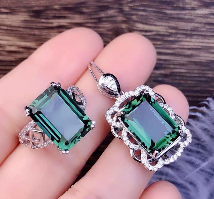 925 Silver Crystal Pendant And Ring Two-Piece Set: 925 Silver Crystal Pendant And Ring Two-Piece Set ****** Metal: 925 Silver / Main Stone: Crystal / Color: Green