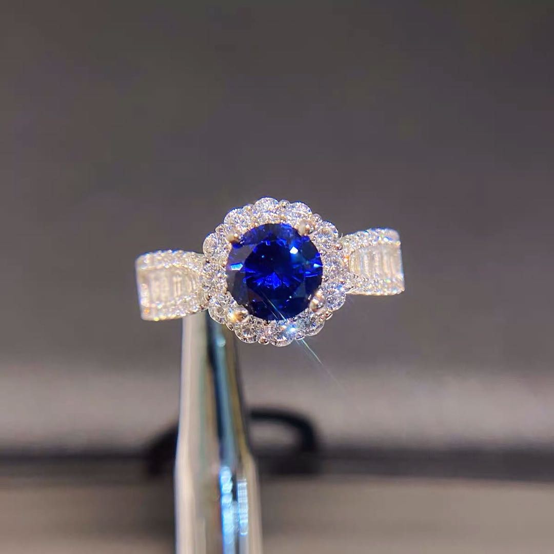 925 Silver 1ct Tanzanite Ring: 925 Silver 1ct Tanzanite Ring ****** Metal: 925 Silver / Main Stone: Tanzanite / Color: Blue / Carat Weight: 1