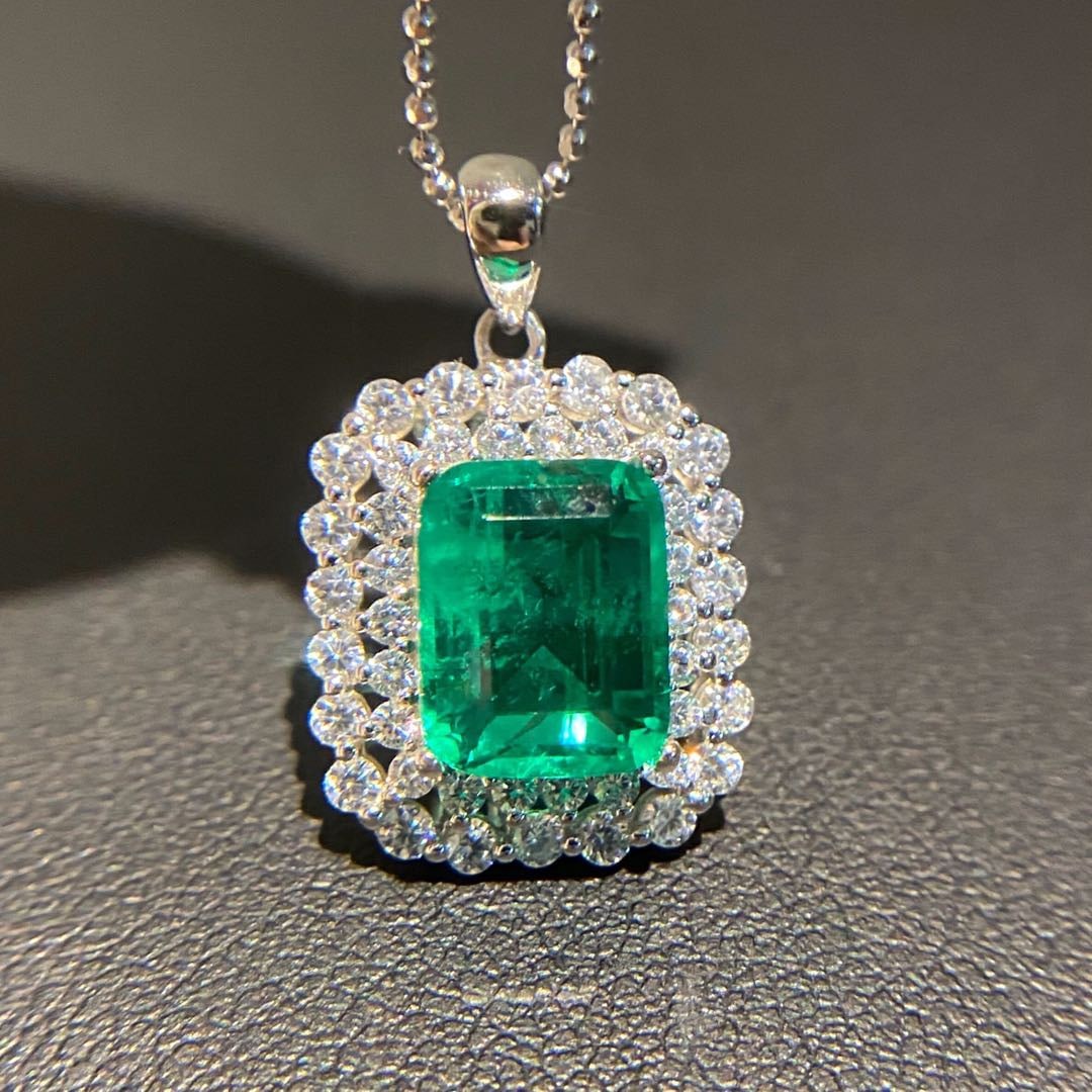 925 Silver Emerald Pendant (1 of 4)