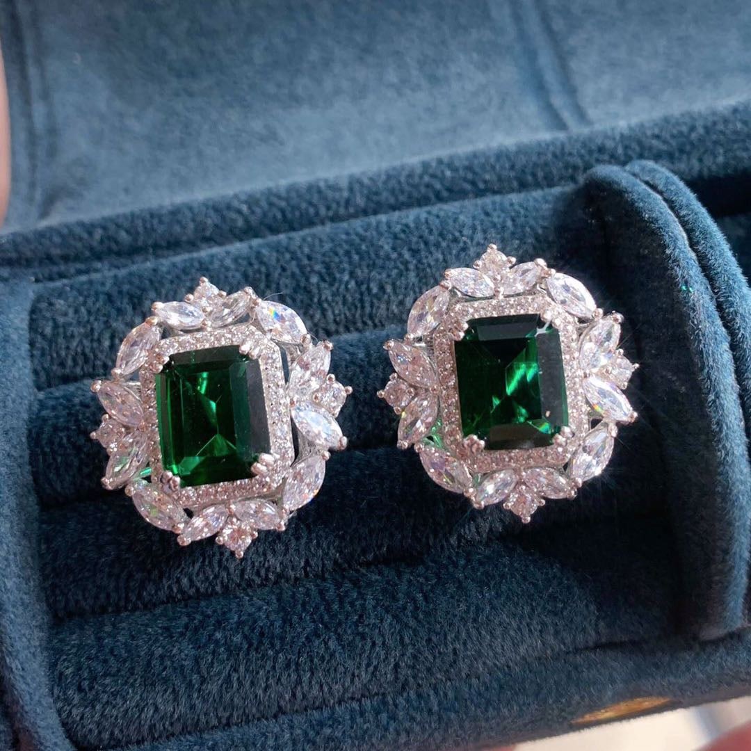 925 Silver Emerald Earrings: 925 Silver Emerald Earrings ****** Metal: 925 Silver / Main Stone: Emerald / Color: Green / Size: 20*22mm