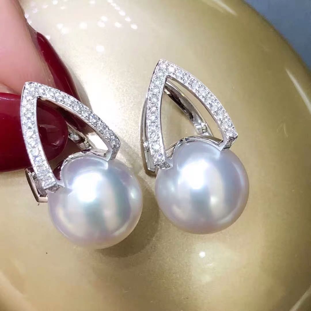 Australian White Pearl 925 Silver Earrings: Australian White Pearl 925 Silver Earrings ****** Metal: Australian Pearl / Color: White / Pearl Diameter 12mm
