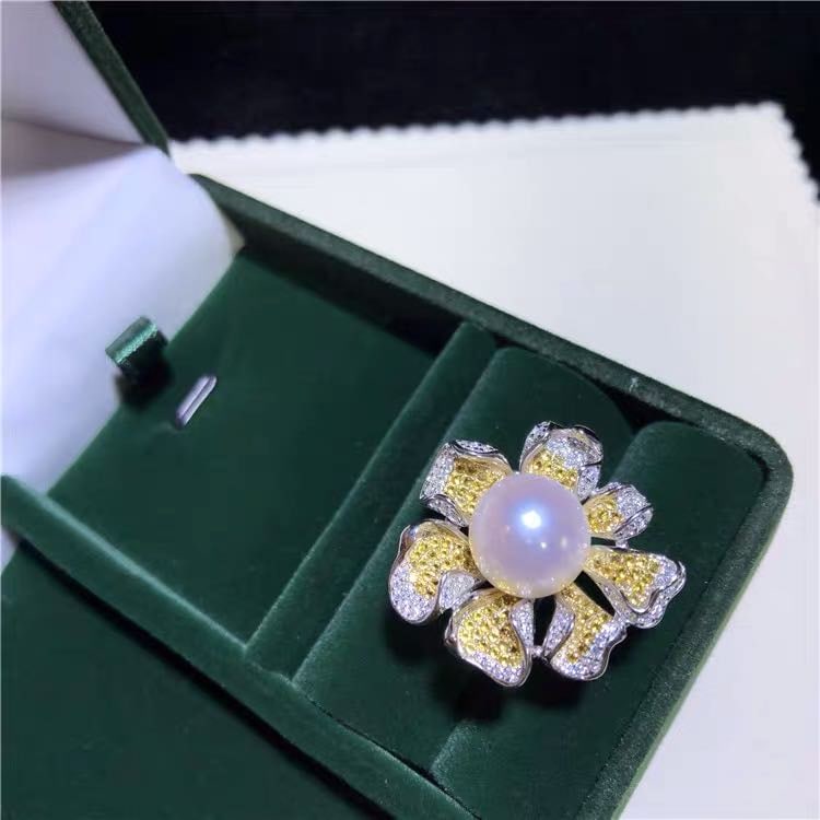 Natural Pearl 925 Silver Flower Ring: Natural Pearl 925 Silver Flower Ring ****** Metal: Natural Pearl / Color: White / Pearl Diameter 10mm