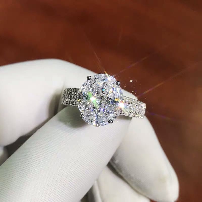 925 Silver Gem Ring: 925 Silver Gem Ring ****** Metal: 925 Silver / Main Stone: Moissanite / Size: 10.4*11.7mm