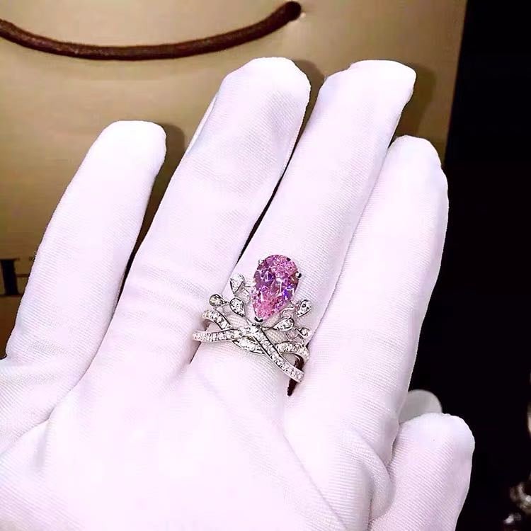 925 Silver 3ct Pink Gem Ring: 925 Silver 3ct Pink Gem Ring ****** Metal: 925 Silver / Main Stone: Pink Gem / Color: Pink / Carat Weight: 3 / Diameter 17mm