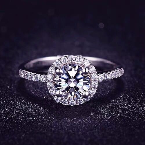 925 Silver 1ct Gem Ring: 925 Silver 1ct Gem Ring ****** Metal: 925 Silver / Main Stone: Moissanite / Carat Weight: 1