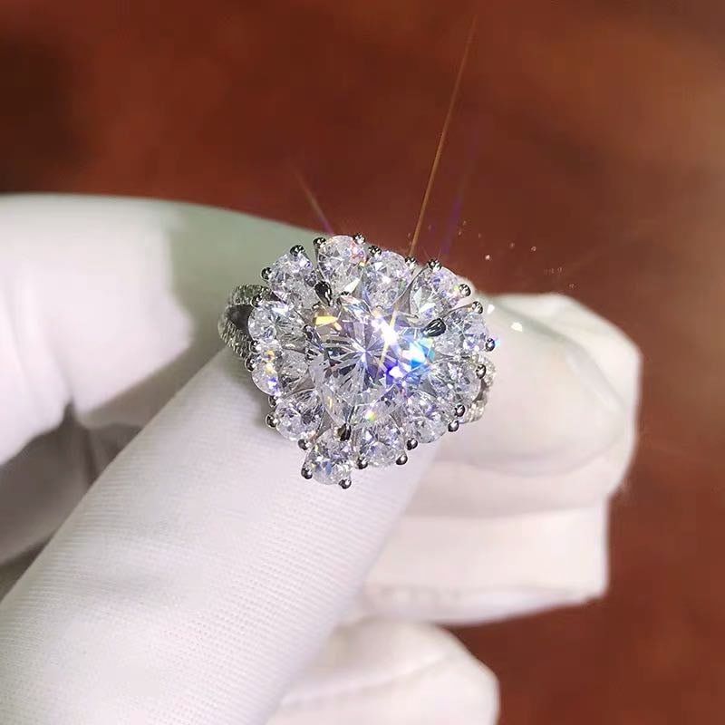 925 Silver Gem Ring: 925 Silver Gem Ring ****** Metal: 925 Silver / Main Stone: Moissanite / Main Stone Size: 8*8mm / Size: 15*15mm