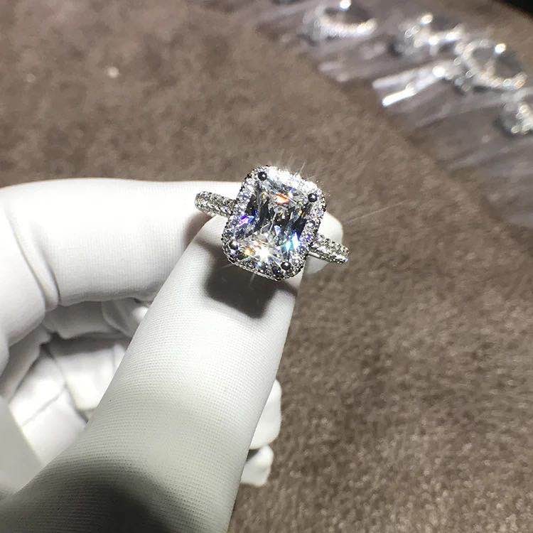 925 Silver 2ct Gem Ring: 925 Silver 2ct Gem Ring ****** Metal: 925 Silver / Main Stone: Moissanite / Carat Total Weight: 2