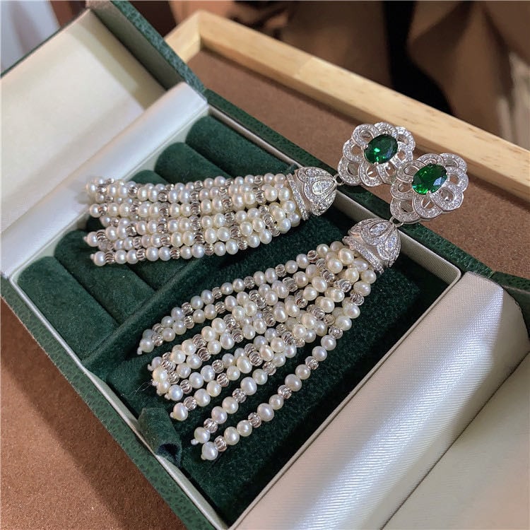 Natural Pearl Embeded Emerald 925 Silver Earrings: Natural Pearl Embeded Emerald 925 Silver Earrings ****** Metal: Natural Pearl / Color: White / Pearl Diameter 5mm