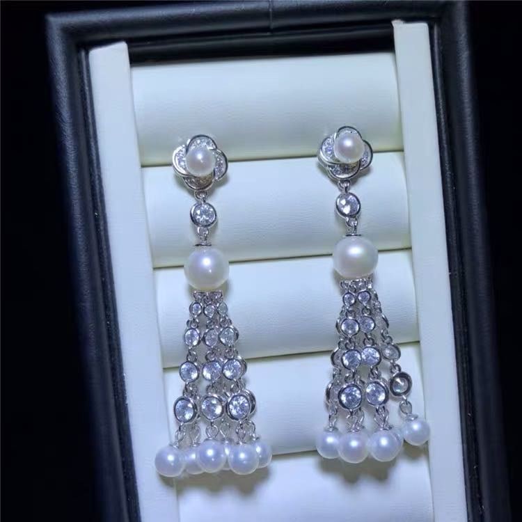 Natural Pearl 925 Silver Earrings: Natural Pearl 925 Silver Earrings ****** Metal: Natural Pearl / Color: White / Pearl Diameter 7mm, Pearl Diameter 10mm