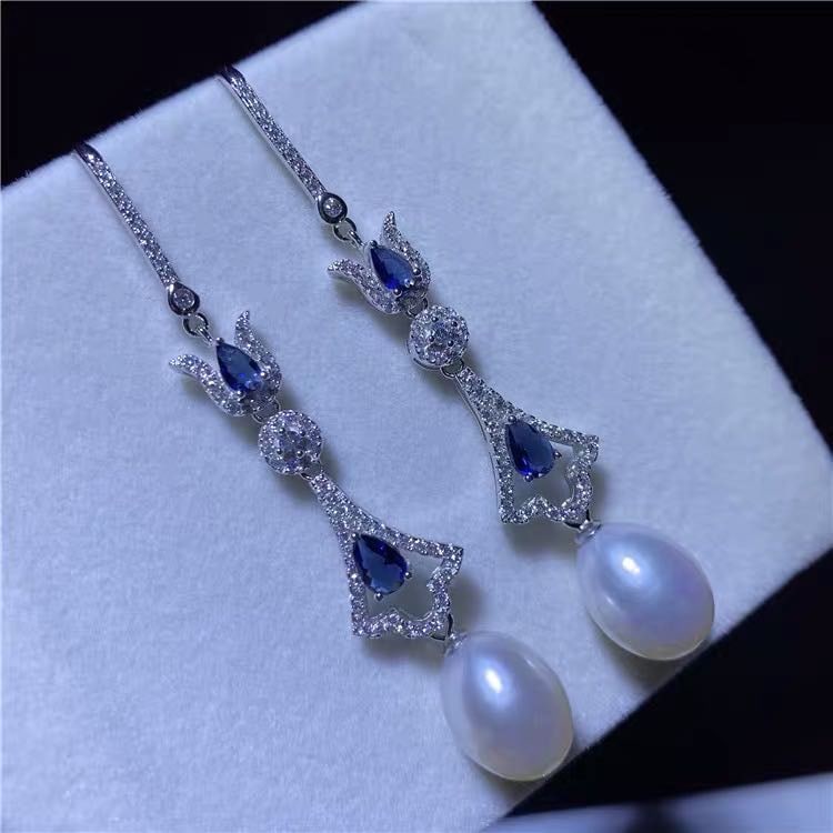 Natural Pearl Embeded Sapphire 925 Silver Earrings: Natural Pearl Embeded Sapphire 925 Silver Earrings ****** Metal: Natural Pearl / Color: White / Pearl Diameter 10mm