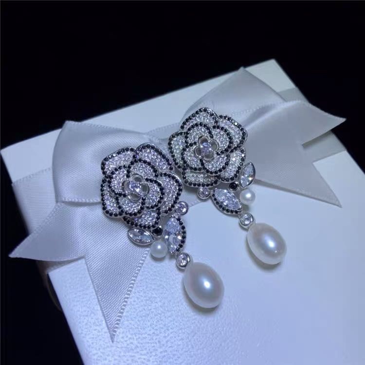 Natural Pearl 925 Silver Camellia Earrings: Natural Pearl 925 Silver Camellia Earrings ****** Metal: Natural Pearl / Color: White / Pearl Diameter 9mm