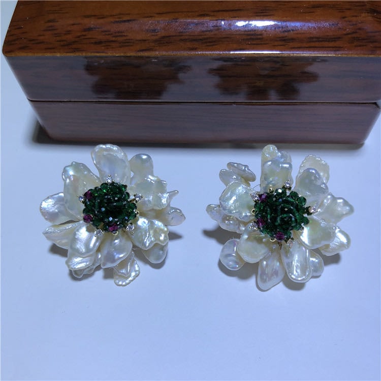 Natural Irregular Pearl Crystal 925 Silver Earrings: Natural Irregular Pearl Crystal 925 Silver Earrings ****** Metal: Natural Irregular Pearl / Color: White / Diameter 30mm