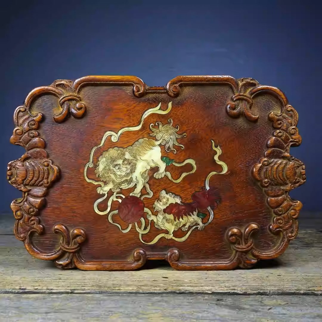 Rosewood tea tray inlaid with mother-of-pearl: Dimensions: Length 26cm, Width 16cm, Height 2cm Weight: 745g