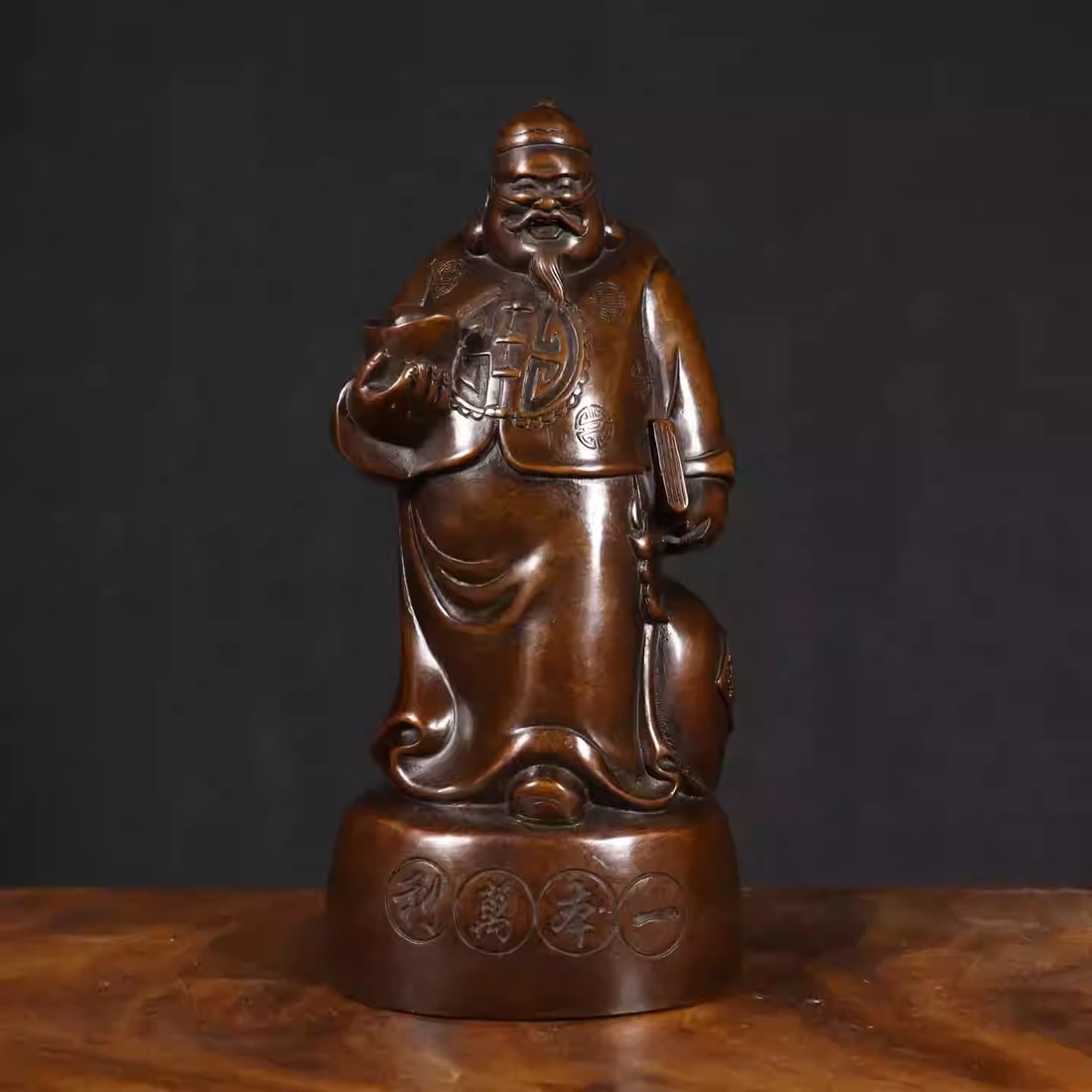 Pure copper coin shopkeeper figurine: Dimensions: Length 10cm, Width 7.5cm, Height 21cm Weight: 1450g