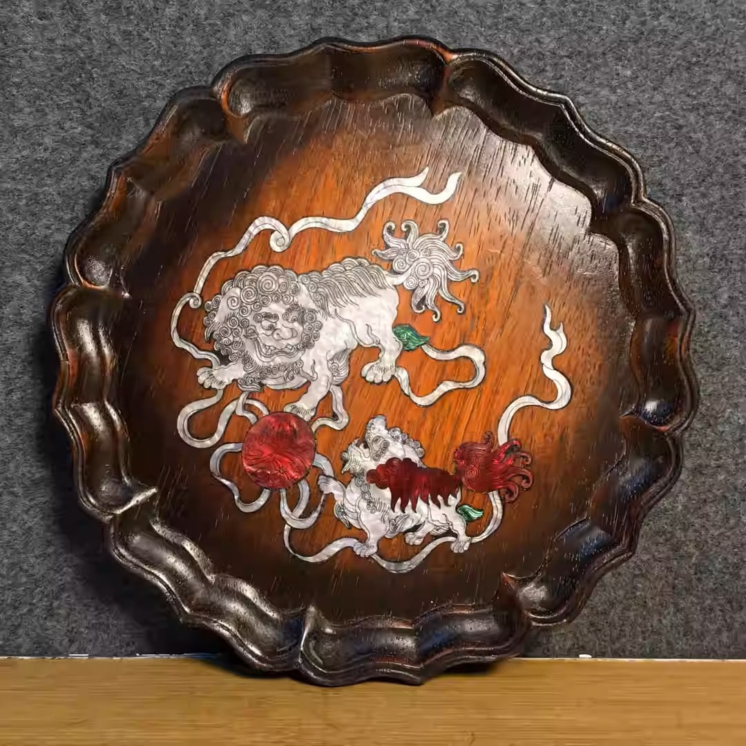 Sandalwood tea tray inlaid with colorful seashells: Dimensions: 25 cm in diameter, 3 cm thick, weight 590 grams.