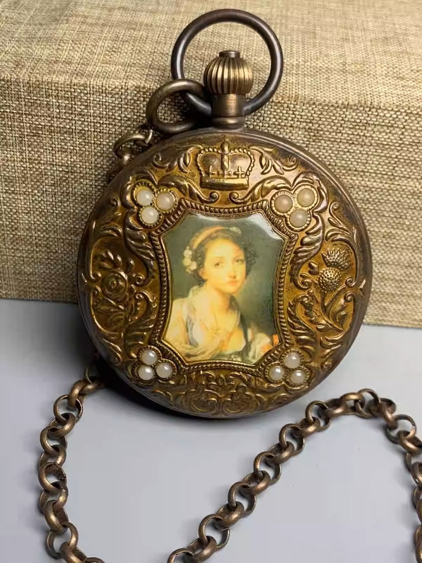 Pure copper enamel-decorated double-opening mechanical pocket watch: Dimensions: Diameter 5.5cm, Thick 2cm, Weight 200 grams.