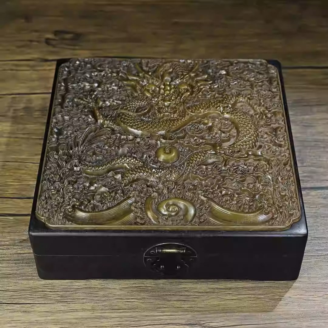 Ebony wood carved dragon jewelry box: Dimensions: Length 25cm, Width 25cm, Thick 7.5cm