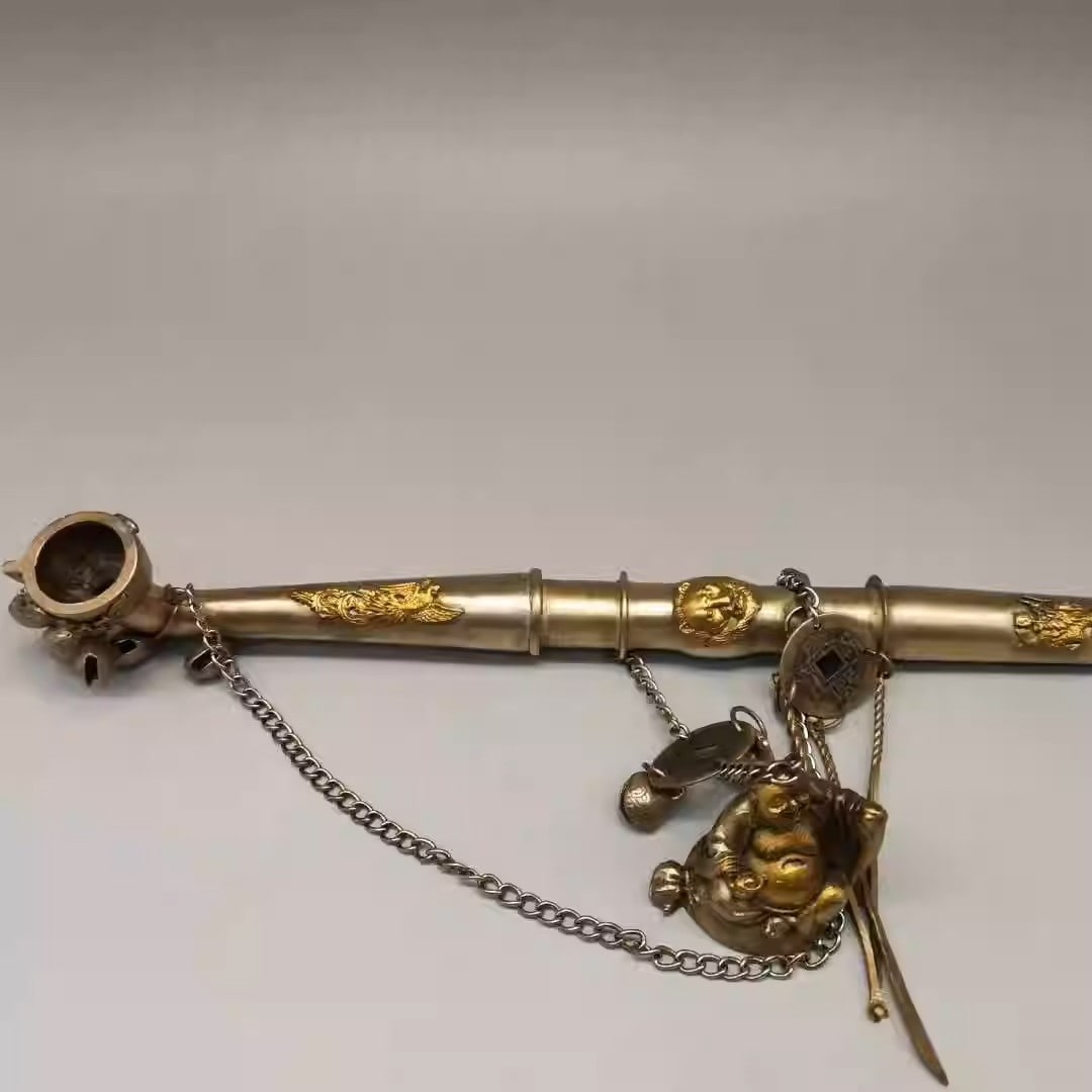 Gilt bronze pipe: Dimensions: Length 34.5cm, Weight: 345g